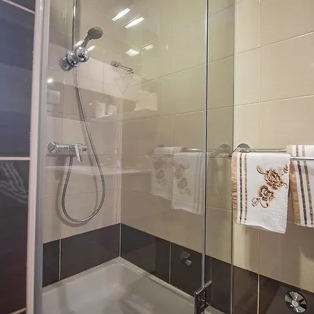 Center Ivona *